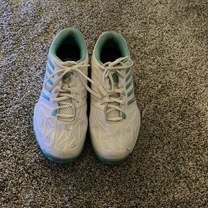 Tennis shoes that are K Swiss